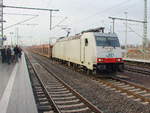 ITL 185 579-0 mit einem Güterzug durchfährt den Hauptbahnhof von Magdeburg am 17.