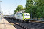 145 095-6 ITL - Eisenbahngesellschaft mbH mit einem Kesselzug  Umweltgefährdender Stoff, flüssig  in Friesack und fuhr weiter in Richtung Wittenberge. 03.05.2018