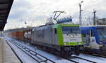 ITL - Eisenbahngesellschaft mbH, Dresden [D] mit  185 598-0  [NVR-Nummer: 91 80 6185 598-0 D-ITL] und Containerzug am 11.02.21 Bf. Berlin Greifswalder Str.