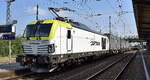 ITL - Eisenbahngesellschaft mbH, Dresden [D] mit ihrer Vectron Dual  248 010-1  [NVR-Nummer: 90 80 2248 010-1 D-ITL] und einem KLV-Zug am 22.06.23 Durchfahrt Bahnhof Falkenberg Elster.