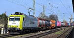 ITL - Eisenbahngesellschaft mbH, Dresden [D]mit ihrer  185 541-0  [NVR-Nummer: 91 80 6185 541-0 D-ITL] und einem Containerzug am 19.03.24 Vorbeifahrt Bahnhof Magdeburg-Neustadt.