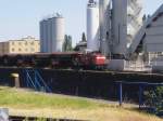 Am 27.06.2010 hat stand die ITL 106 005 im Dresdener Hafen einen Selbstentladezug bereit gestellt.Fotografiert vom Elberadweg.