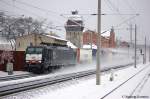 ES 64 F4 - 212 (189 212-4) von der MRCE im Dienst fr die ITL mir einem Containerzug in Rathenow in Richtung Stendal unterwegs. 17.12.2010