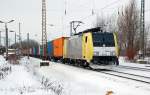 ES 64 F4 - 205 der ITL zieht am 10.12.10 einen Containerzug durch Leipzig-Thekla Richtung Dresden.