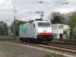 Am 9. April 2009 fhrt ITL 186-148 durch Rheydt Hbf.