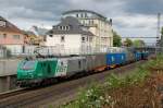 437024 von SNCF (fhrt fr ITL) mit DGS 40424 Malaszewice - Culmont-Chalindrey, besser bekannt als  blaue Wand , hier bei der  Stadtdurchfahrt  in Paderborn, links ist noch der  Break Dancer  der