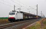 186 137 der ITL oblag am 17.02.16 die Bespannung eines Porschezuges von Hannover ins Werk nach Leipzig-Wahren. Hier passiert der Zug Braschwitz.