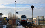 Während 285 109 auf das Gleis vor 285 108 rangiert wartet am 29.01.17 eine MaK im Standort Regiobahn Bitterfeld auf neue Aufgaben.