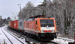 Der Mukran Containerzug Richtung Rotterdam mit LOCON LOGISTIK & CONSULTING AG  LOCON 501  [NVR-Nummer: 91 80 6189 820-4 D-LOCON] am 04.12.23 Berlin Buch.