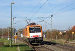 189 821 von LOCON durchfhrt am 31.Oktober 2015 Lz den Bahnhof Gundelsdorf in Richtung Lichtenfels.