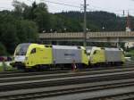 Die Lokomotion Loks ES 64 U2 037 und ES 64 U2 029 sind am 5.8.2008 in Kufstein abgestellt.