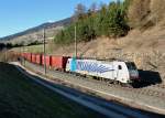 186 102 mit einem Containerzug am 07.04.2010 bei Matrei am Brenner.