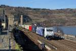 Alle Montage wieder, so auch am 24.2.2014, ist am Mittag der Ekol auf dem Weg Richtung Süden und zeigt sich gerade in Oberwesel mit Zuglok 185 661