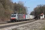 186 281-2 (Lokomotion) und 185 664-0 mit einem Güterzug in Aßling, 28. März 2014