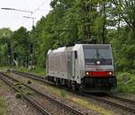 186 281 als Tfzf in Richtung Rbf. Aufgenommen am 09.05.2015 in München-Riem.