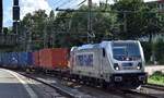 METRANS Rail (Deutschland) GmbH, Leipzig [D] mit der Akiem Lok  187 512-9  [NVR-Nummer: 91 80 6187 512-9 D-AKIEM] und einem Containerzug Richtung Hamburger Hafen am 03.08.23 Höhe Bahnhof