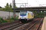 Nachschuss auf 246 005-3 am 13.08.2014, als sie auf einem Gütergleis durch den Bahnhof von Hamburg Harburg gen Hafen/Hbf fuhr.