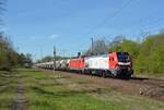 159 225 der MEG schleppte am 09.05.21 neben einer Wagenlok auch den leeren Zementzug von Regensburg nach Rüdersdorf durch Burgkemnitz Richtung Wittenberg.