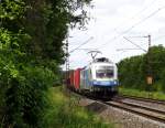 Nachdem der Knoten aufgelöst wurde, kam auch schon ein weiterer Güterzug am 17.6.14. 
Dieser Containerzug nach Stuttgart Hafen war an diesem Tag mit 182 912 der Mittelweserbahn bespannt. 
Aufgenommen bei Thüngersheim. 