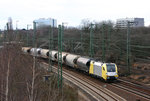 ES 64 U2-026 fuhr zum Zeitpunkt der Aufnahme für die Mittelweserbahn.
Die Aufnahme des Güterzuges entstand am 26.03.2006 in Köln-Neustadt Nord, am Nordkopf des Bahnhofs Köln West.