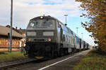 NeSa 218 468-7 steht am Morgen des 26.11.2022 in Mengen bereit mit dem ersten SVG-Adventsonderzug über die Biberbahn nach Radolfzell.