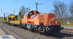 Northrail Voith Gravita 10 BB (NVR:  92 80 1261 310-7 D-NRAIL) mit einem Gleisbaukran der Firma HERING Bahnbau Name  THOR  Typ Kirow KRC 910 (D-HGUI  99 80 9419 014-2)  am 21.04.20 Bf.