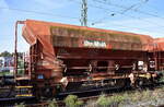 Schüttgutwagen mit dosierbarer Schwerkraftentladung vom Einsteller On Rail GmbH mit der Nr. 23 RIV 80 D-ORME 645 0 015-6 Fcs 645 in einem gemischten Güterzug am 18.10.23 Höhe Bahnhof Magdeburg Neustadt.