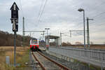 ÖBB Cityjet (Disiro ML) 4746 056 für ODEG fahrend am Bahnsteig 1 in Lietzow, rechts ist der Zugang zum Bahnsteig zusehen. - 16.12.2019 - Vom RÜ aufgenommen.

