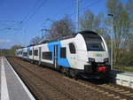 Einen kurzen Halt legt der ODEG 4746 305,als RE Züssow-Rostock,am 17.April 2020,in der kleinen Station Groß Kiesow ein.