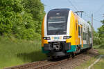ODEG Triebwagen als RE 9 im Bahnhof Lancken von Sassnitz kommend. - 31.05.2023 - An der Umlaufsperre aufgenommen.