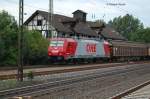 Lokportrait von 186 133 (OHE) die mit einem Zug Schiebewandwagen am 20.8.2008 durch Kreiensen fhrt