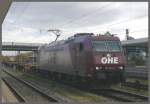 OHE 185 534-5 fhrt mit einem leeren Containerzug durch den Bahnhof Regensburg Hbf. (26.10.2010)