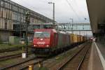 186 133 der OHE mit einem Containerzug am 01.09.2010 in Regensburg Hbf.