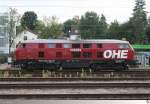 Nachdem OHE 200085 den ersten Teil eines Holzzuges aus Sonneberg nach Coburg am Abend des 21. August 2015 gebracht hat, wurde vom Lokomotivführer die Maschine abgehängt und umrangiert, damit es zurück nach Sonneberg gehen konnte um den zweiten Teil zu holen...