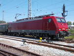 Da die Strecke nach Putbus nicht elektrifiziert ist,blieb die PRESS 189 800,am 26.Mai 2018,in Bergen/Rügen zurück.