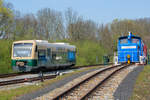PRESS Triebwagen 650 032 ausfahrend in Putbus vorbei an der Überladerampe, dort wurden zwei Diesellok‘s abgestellt.
