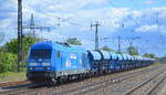 Eisenbahn-Bau- und Betriebsgesellschaft Pressnitztalbahn mbH, Jöhstadt [D] mit  253 014-9  (NVR:  92 80 1223 051-4 D-PRESS )  und einem Schotterzug mit fast vollständig blauen