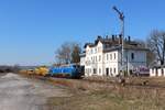 218 055-2 und 218 054-3 (Press) fuhr am 23.03.22 mit einem Bauzugzug Saalfeld nach Merseburg. Hier ist der Zug in Pößneck oberer Bahnhof zu sehen.