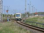 In einem Bogen verlt der PRESS VT650 032 am 06.Mai 2011 den Bahnhof Bergen/Rgen nach Lauterbach Mole.