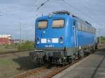 Die frhre 140 831,jetzt bei der PRESS als 140 037 gefhrt,am 09.Mai 2012,am ehmaligen Haltepunkt Mukran-Mitte.