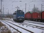 Einmal ber den ganzen Bahnhof Bergen/Rgen mute die PRESS 140 037 beim Lokumlauf,am 27.Januar 2013,fahren.
