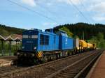 204 016 der  PRESS  berfhrt einen Bauzug nach Norden in Frtschendorf am 14.05. 2013