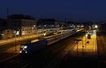 Am 30.12.16 wurde mit dem Ersatzzug mitgefahren. Es ging von Plauen/V.nach Hof-Dresden-Hof und zurück nach Plauen/V. Hier 145 030 mit dem RE 26989 in Hof Hbf. Foto von Fußgängerbrücke!