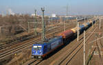 187 319 der raildox rollte mit einem Schwenkdachwagenzug am 20.01.19 durch Bitterfeld Richtung Halle(S).