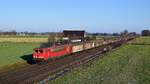 Railpool 155 019, vermietet an DB Cargo, mit Schiebewandwagenzug in Richtung Osnabrück (Marl, NI 03.02.19).