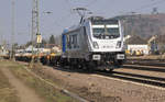 Noch ziemlich neu ist 187 343-9 von Railpool (Baujahr 2018). Hier rollt sie mit Taschenwagen durch den Bahnhof Ensdorf Saar in Richtung Saarbrücken. 28.02.2019