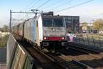 Stahlzug mit 186 449 durchfahrt am 5 November 2020 Tilburg Reeshof.