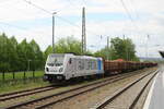 Railpool 187 345-4 pausierte am 12.05.2023 mit Holz beladenen Wagen in Jena-Gschwitz.