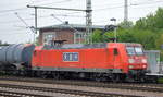 RBH Logistics GmbH mit  145 021-2  [NVR-Nummer: 91 80 6145 021-2 D-DB] und Kesselwagenzug am 29.04.19 Durchfahrt Magdeburg Hbf.