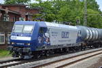RBH Logistics GmbH mit  145 008-9  [NVR-Nummer: 91 80 6145 008-9 D-DB] mit Kesselwagenzug am 25.06.19 Bahnhof Hamburg-Harburg.